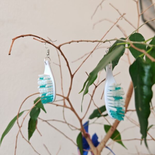 Ohrding Zahnbürste grün